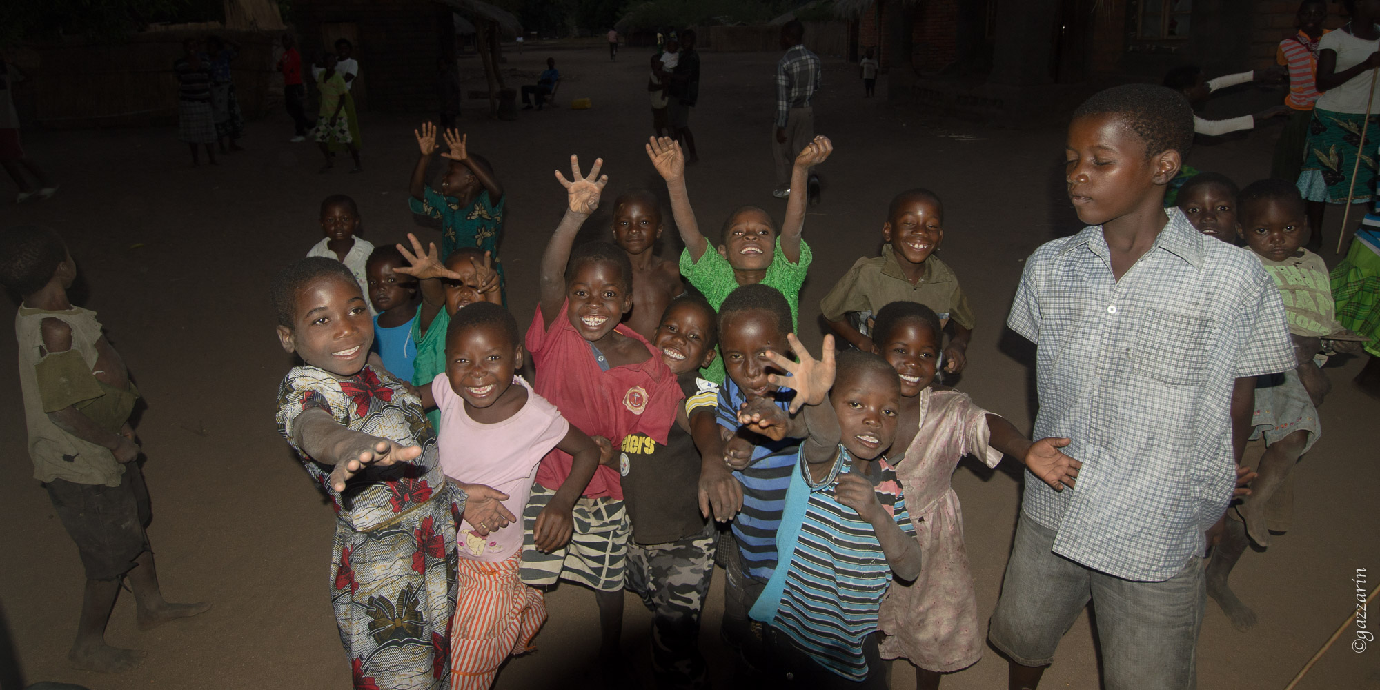Freude im Blitzlicht (am Malawisee)