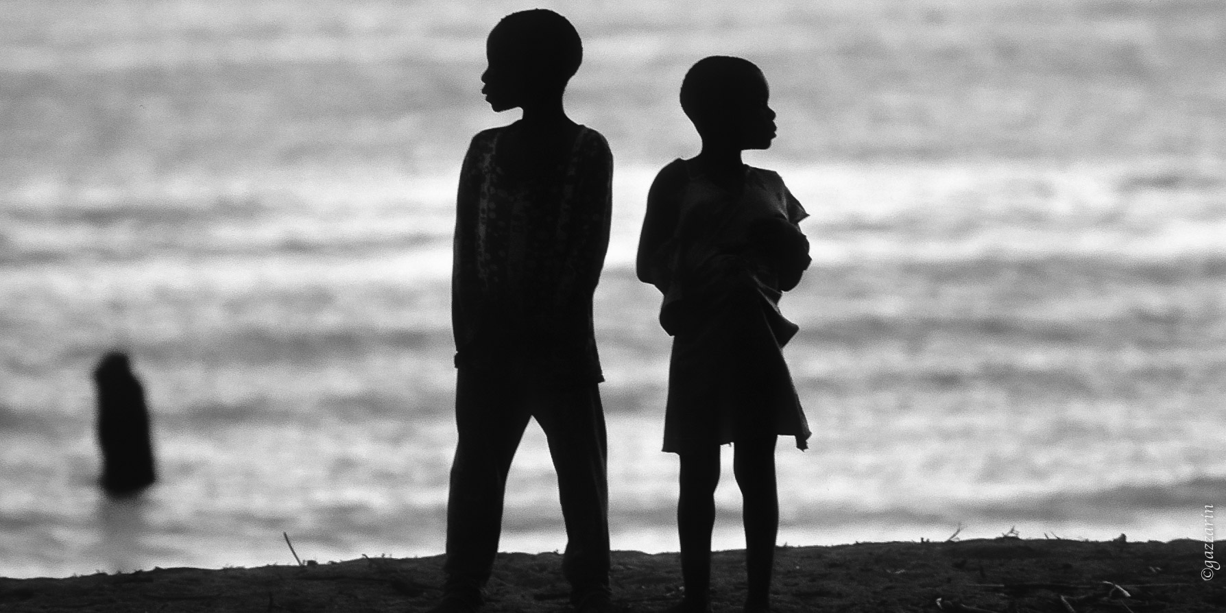 Geschwister am Ufer (Malawisee)